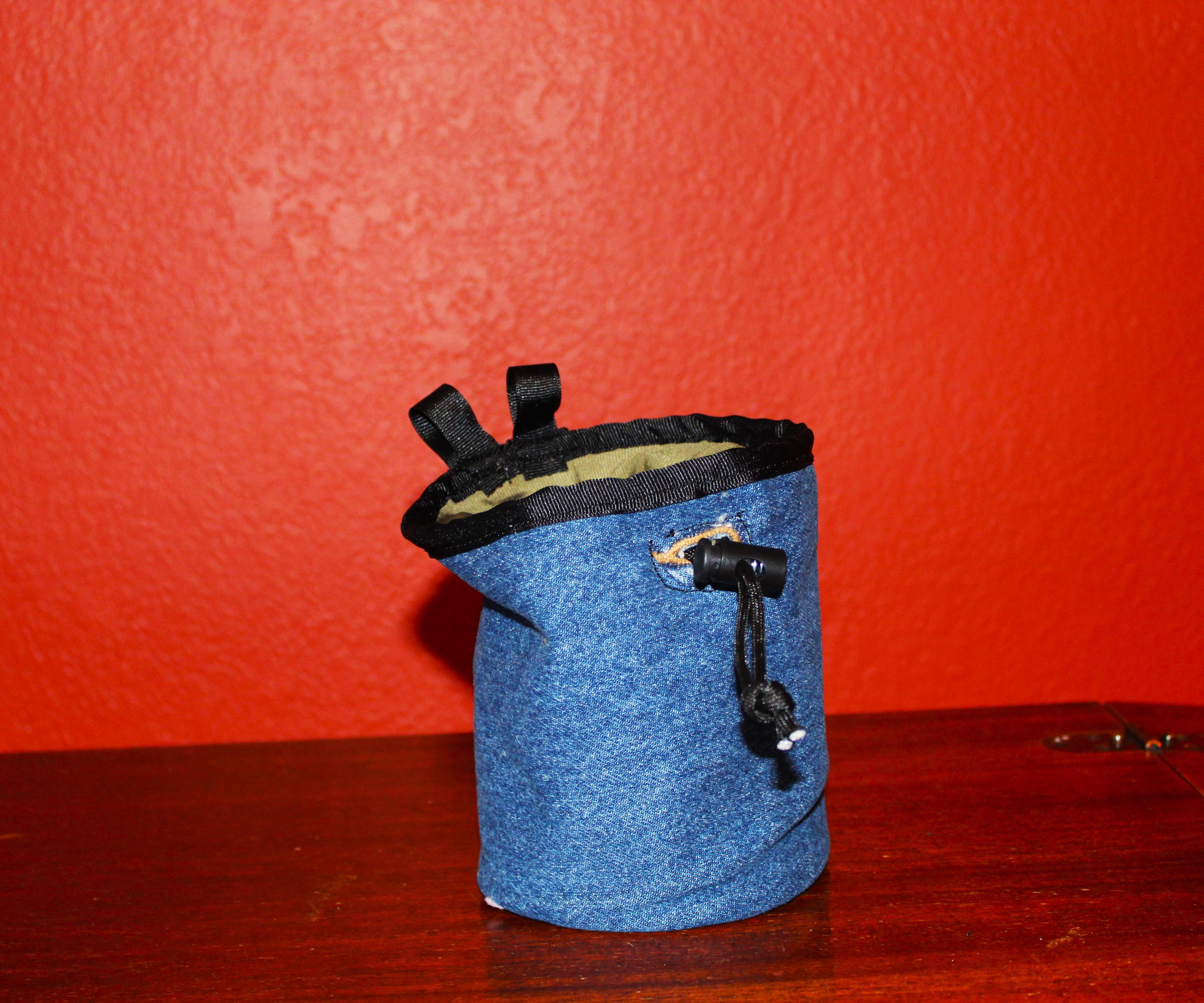 How to Make a Chalk Bag From Your Old Clothes