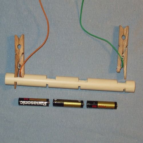 MULTIPLE BATTERY HOLDER  --  for electrical experiments