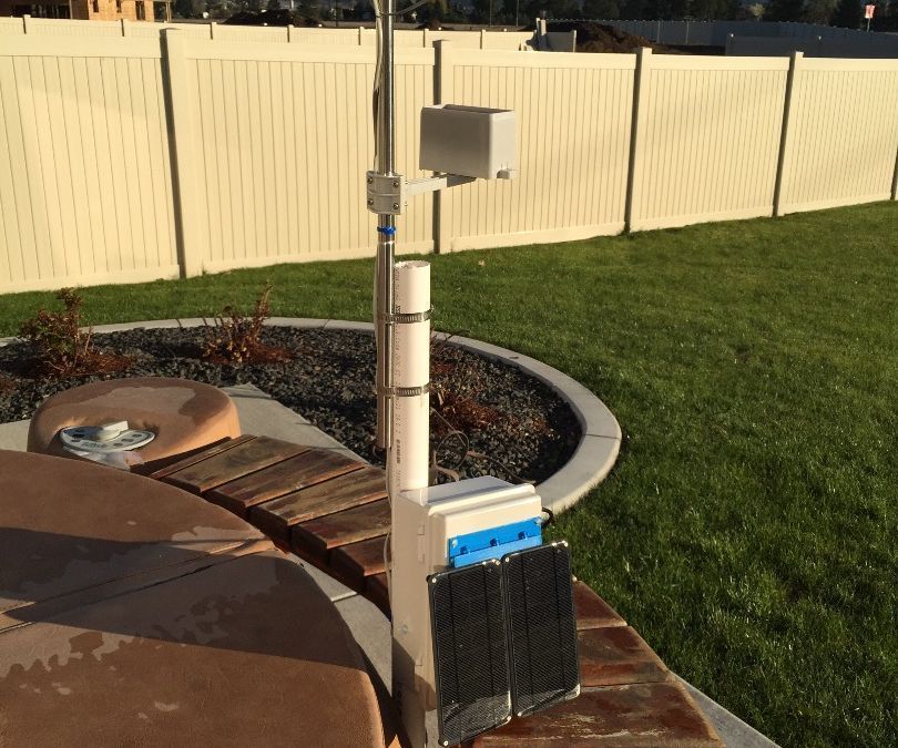 Create Your Own Solar Powered Raspberry Pi Weather Station (Updated)