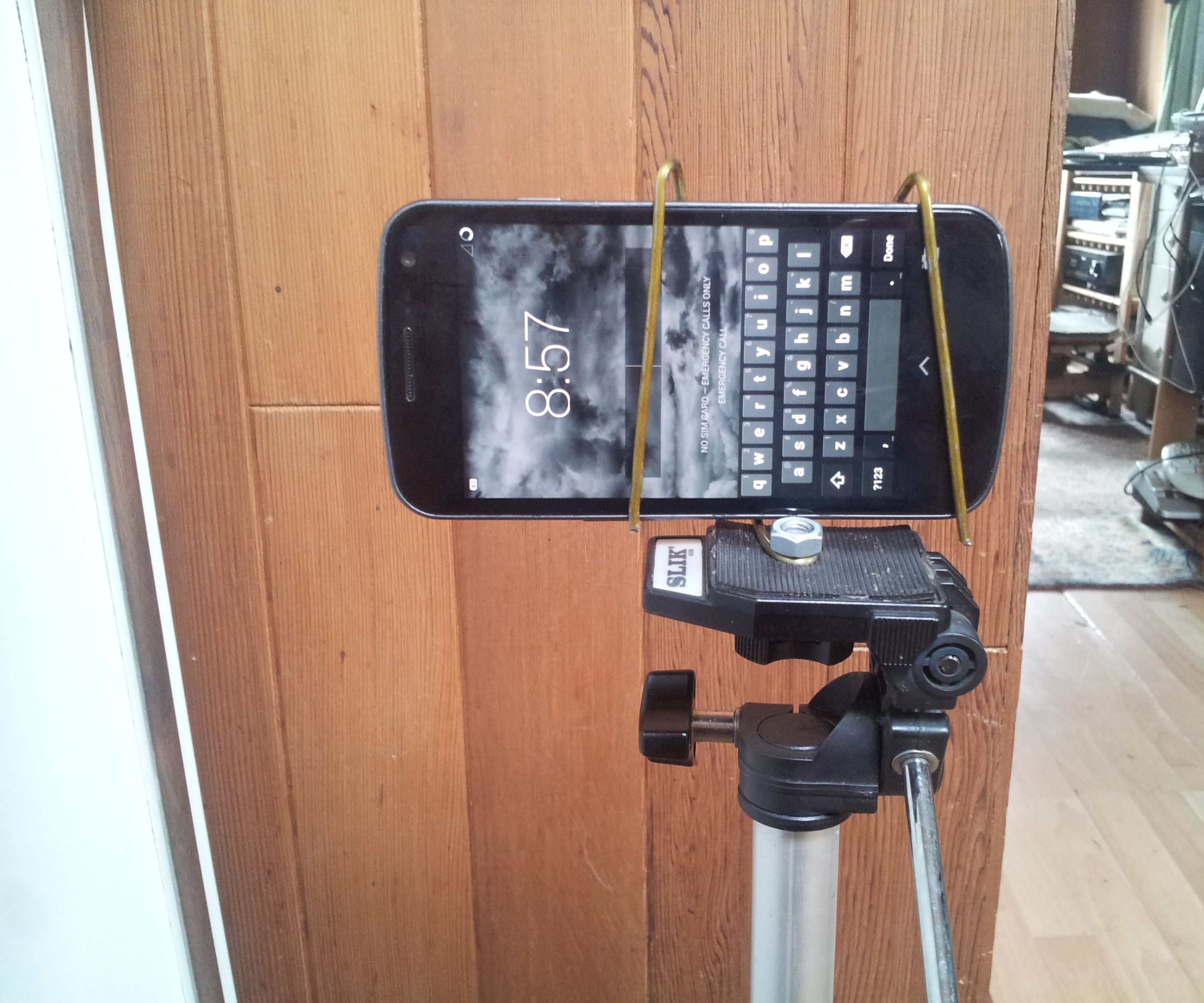 Emergency and Very Simple Cellphone Holder for a Tripod