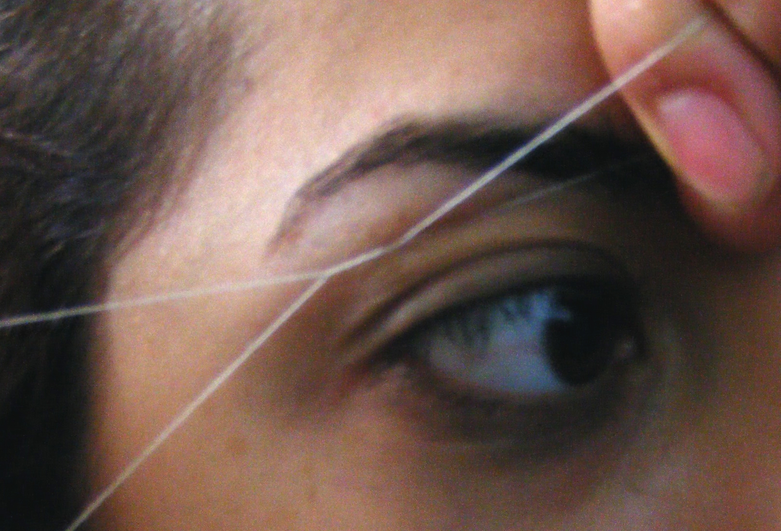 How to thread eyebrows