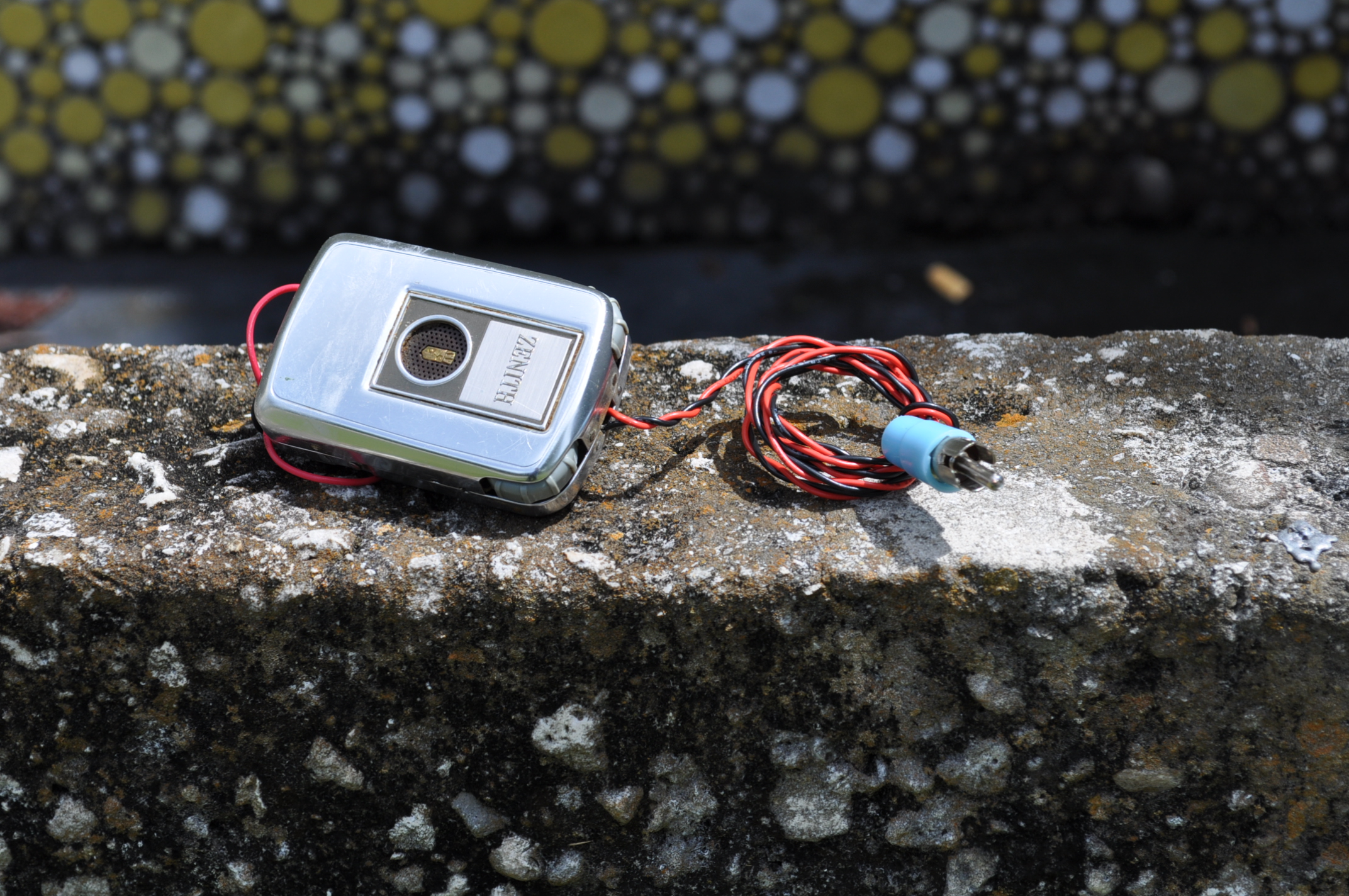 Turn a Vintage Transistor Hearing Aid Into an Amplified Microphone for Nostalgic Sound