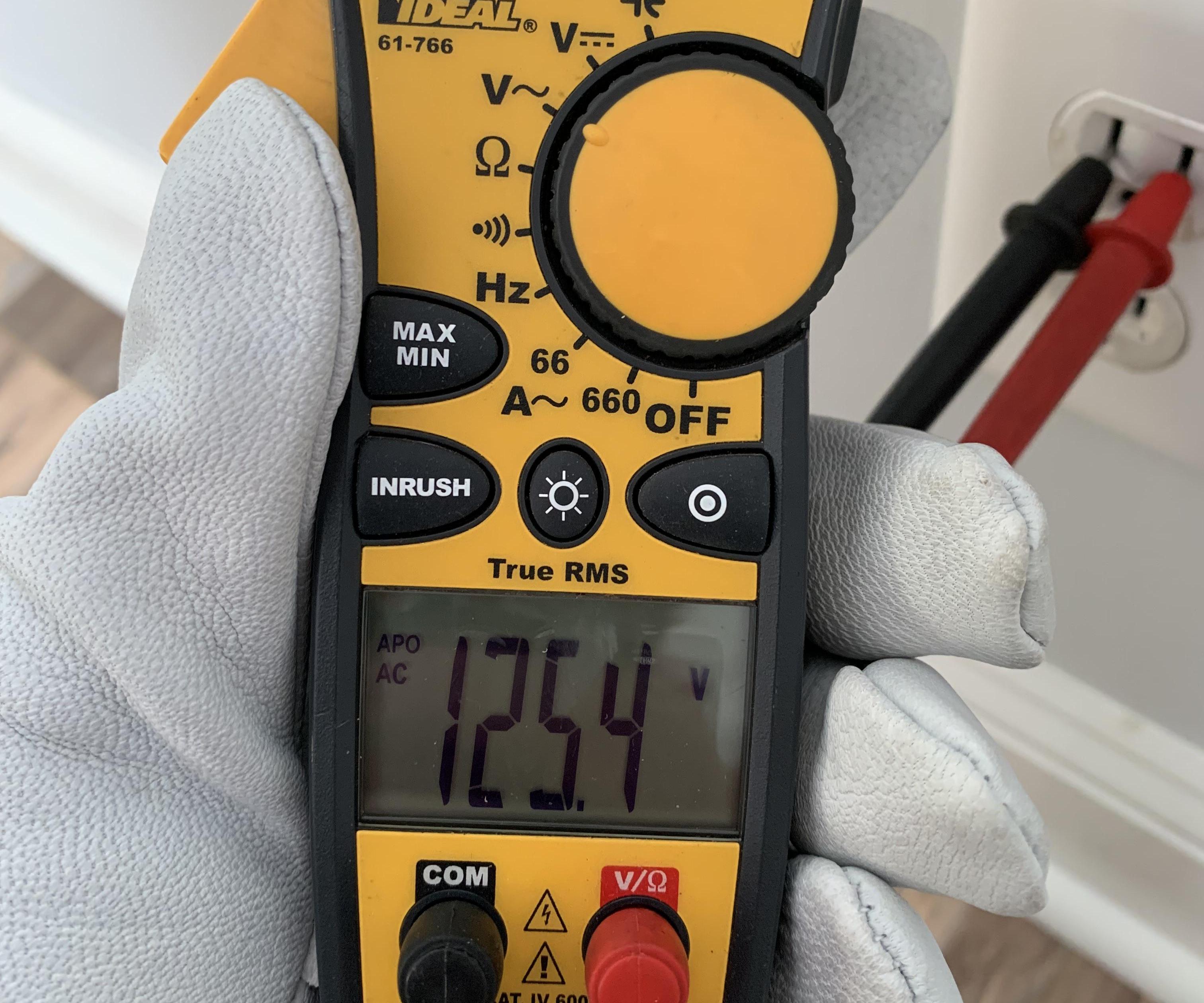 Taking a Voltage Measurement With an Ideal Voltmeter