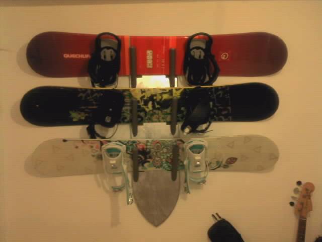 Snowboard wall rack