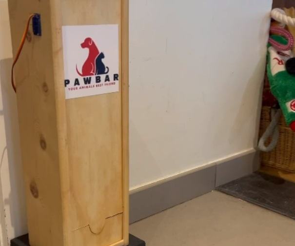AUTOMATIC PET FEEDER WITH SOUND 'The Pawbar'