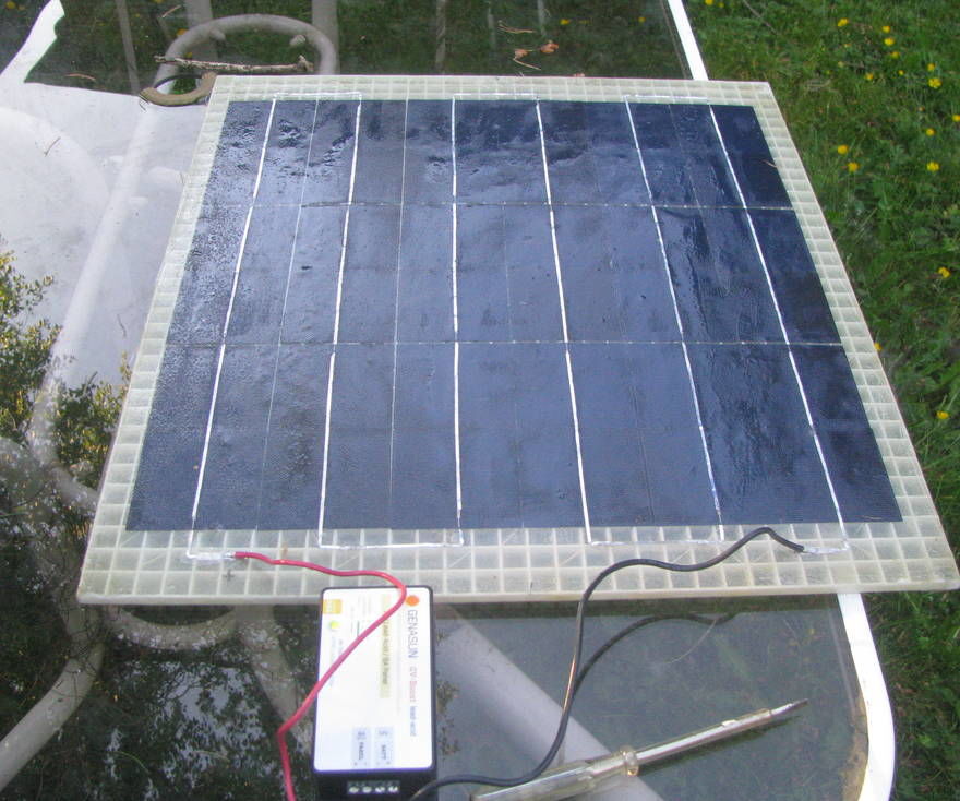 Lightweight solar panel (12V battery charger)