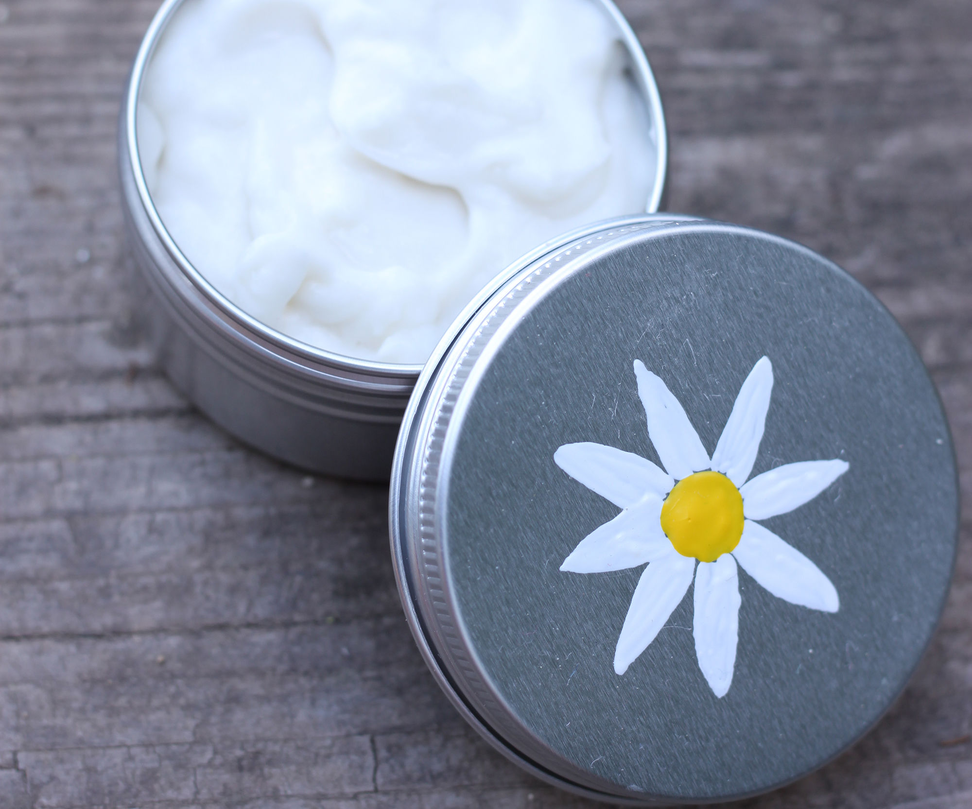 Daisy-chamomile moisturizing cream
