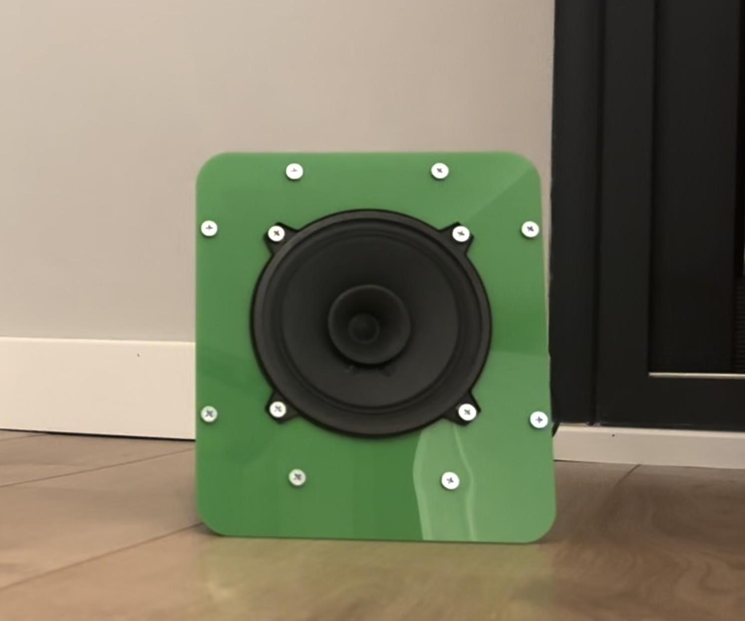 Bluetooth Speaker With a Beat-Synced LED