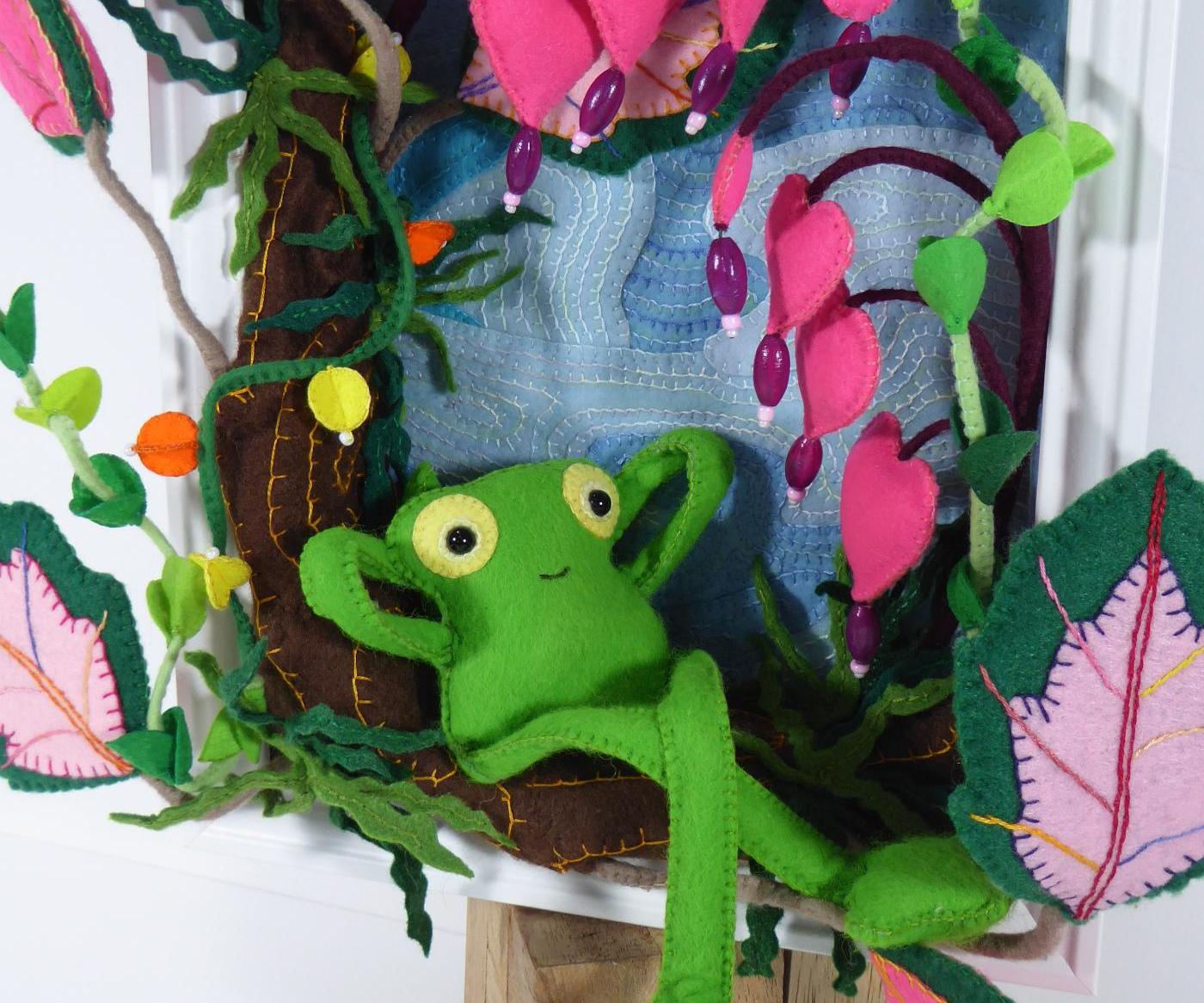 Frog’s Book Nook – an Embroidered Felt Art Diorama