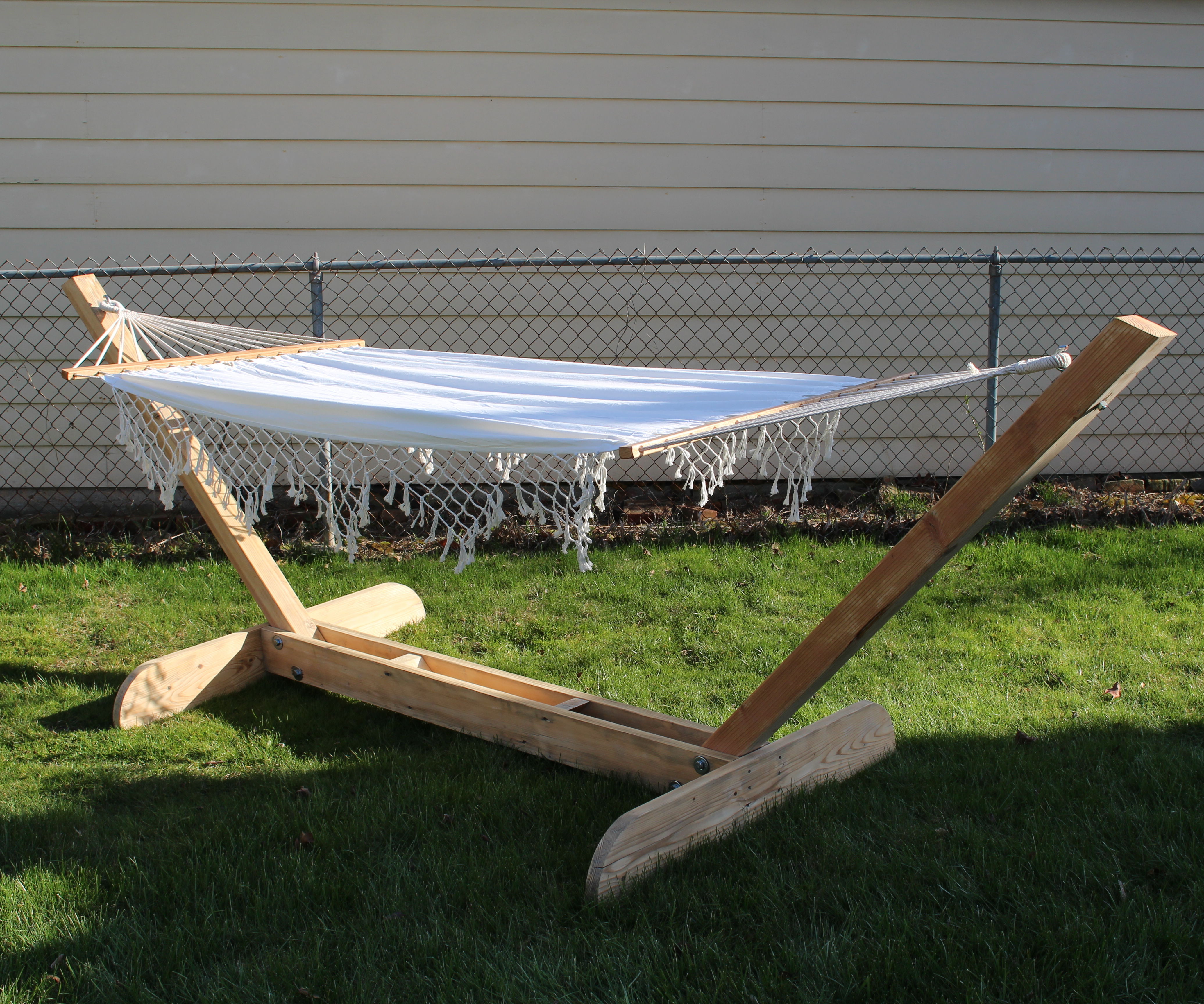 The Simple and Elegant Hammock Stand