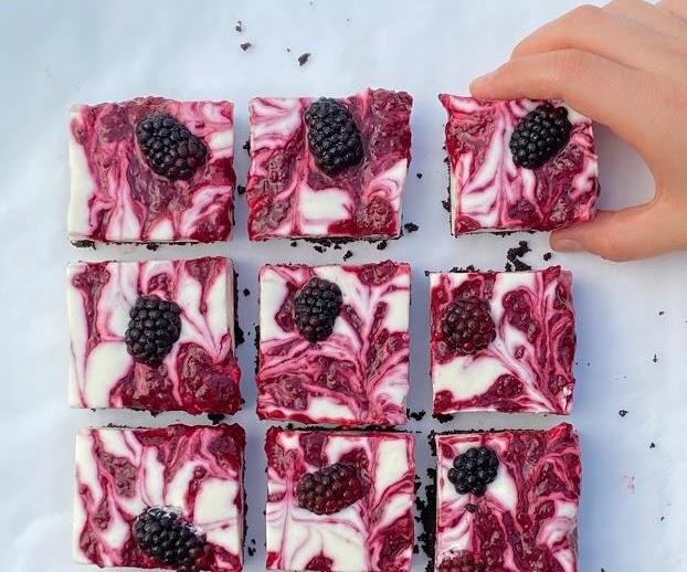 Oreo-crust Blackberry Cheesecake Bars (No Bake)