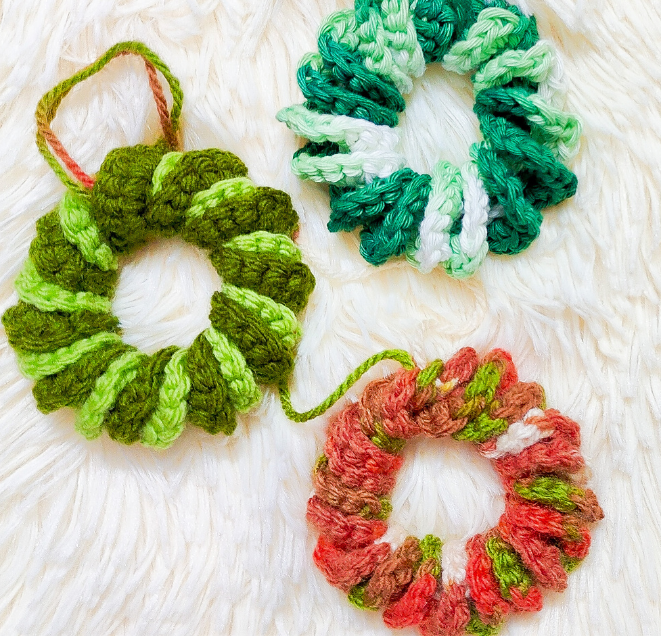 Christmas Crochet Wreath Ornament in Under 10 Minutes