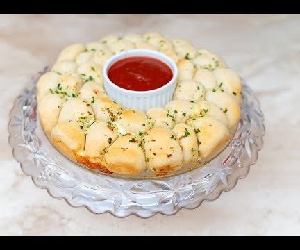 Cheesy Garlic Knot Wreath (made With Pizza Dough)