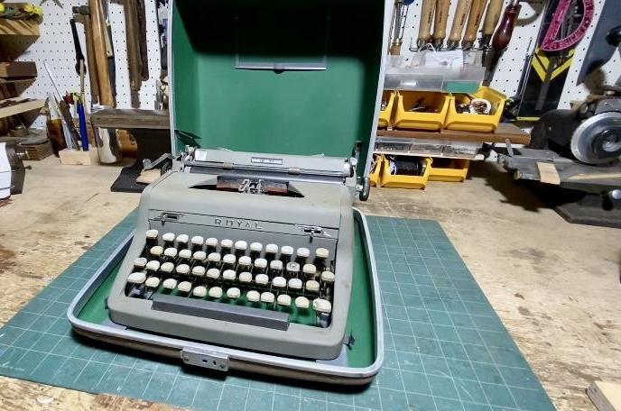 Royal Quiet De Luxe Typewriter Restoration