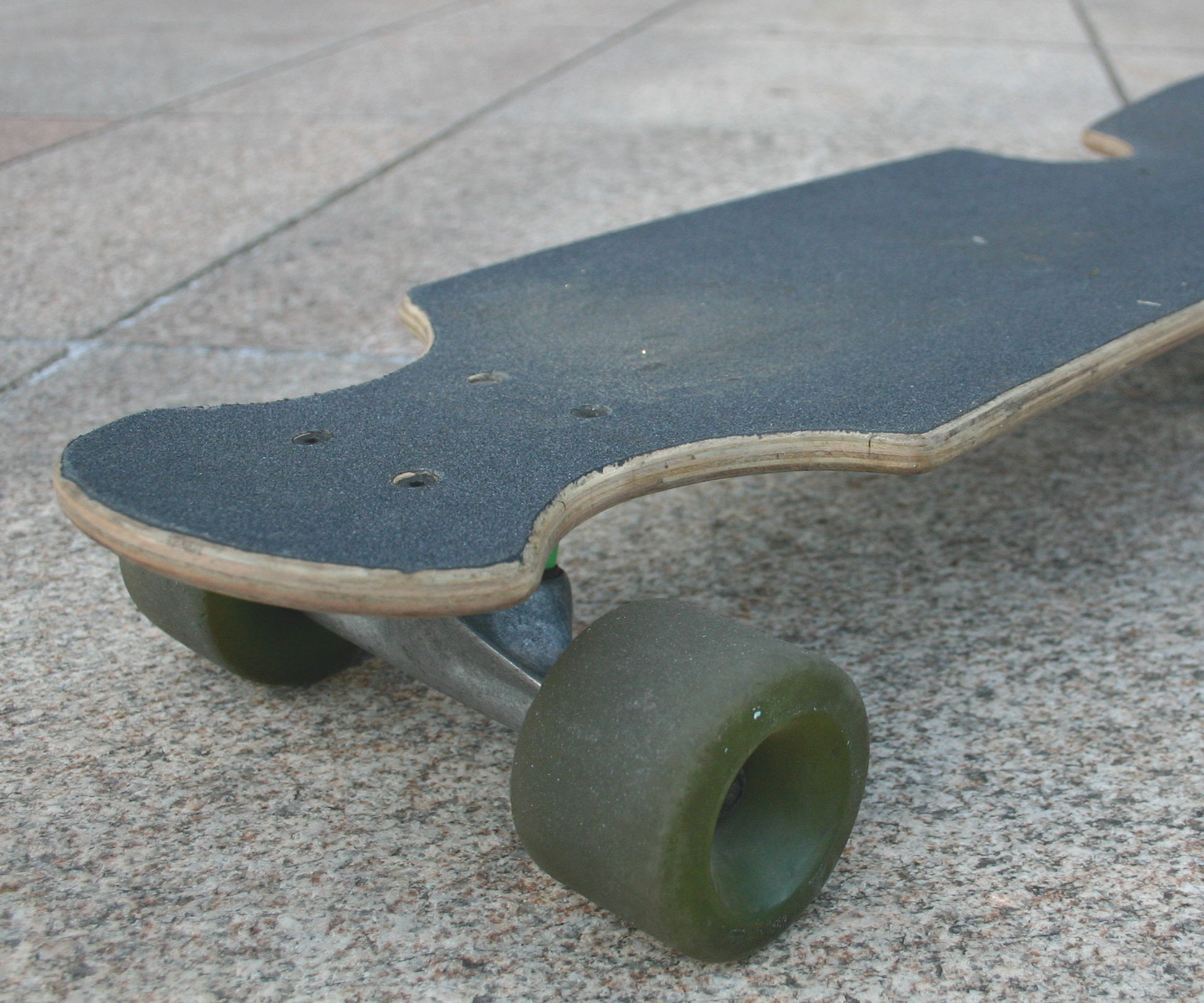 Make a Mini-cruiser board from an old Skateboard