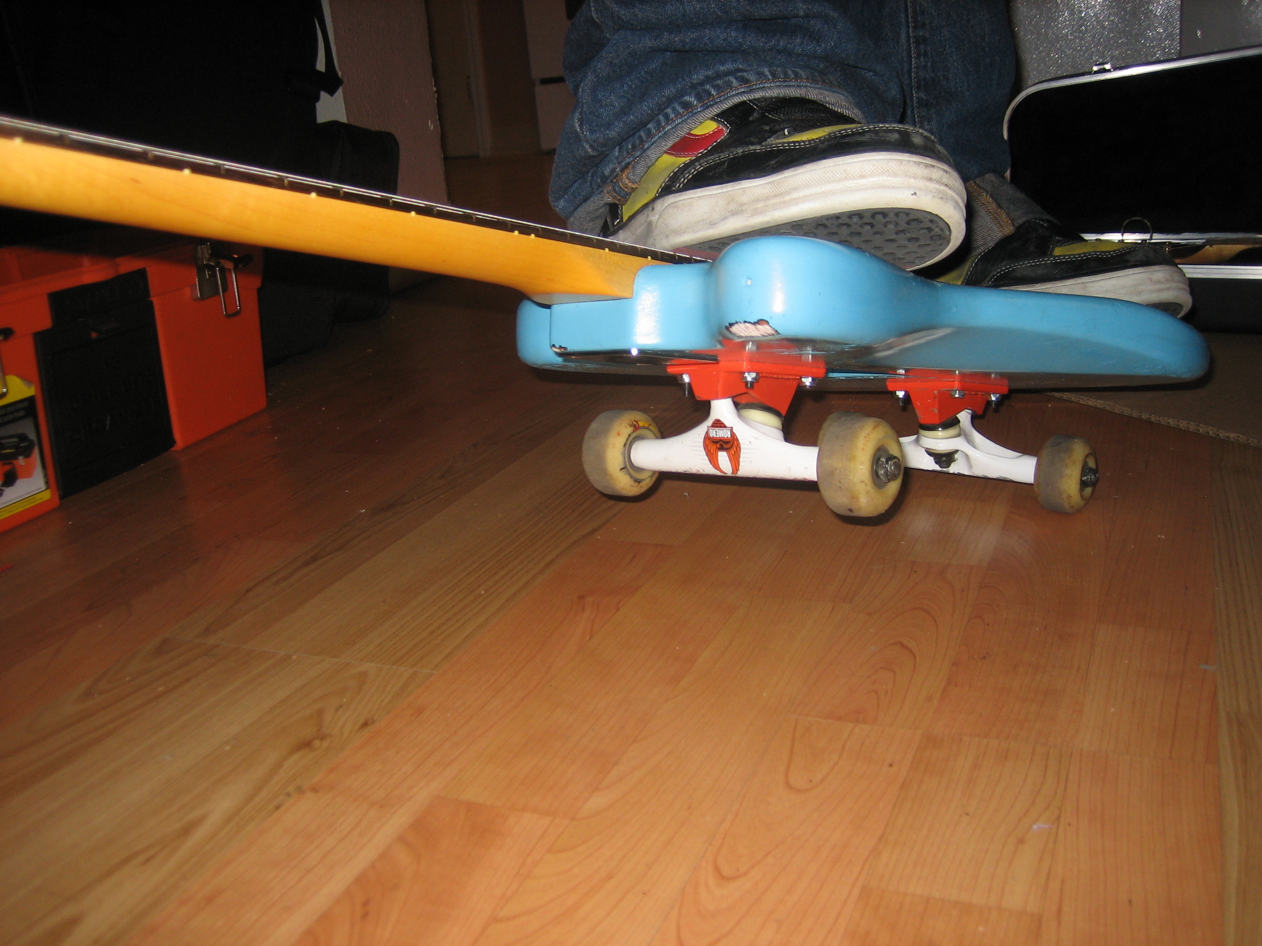 The Skateboard Guitar (Skatar)