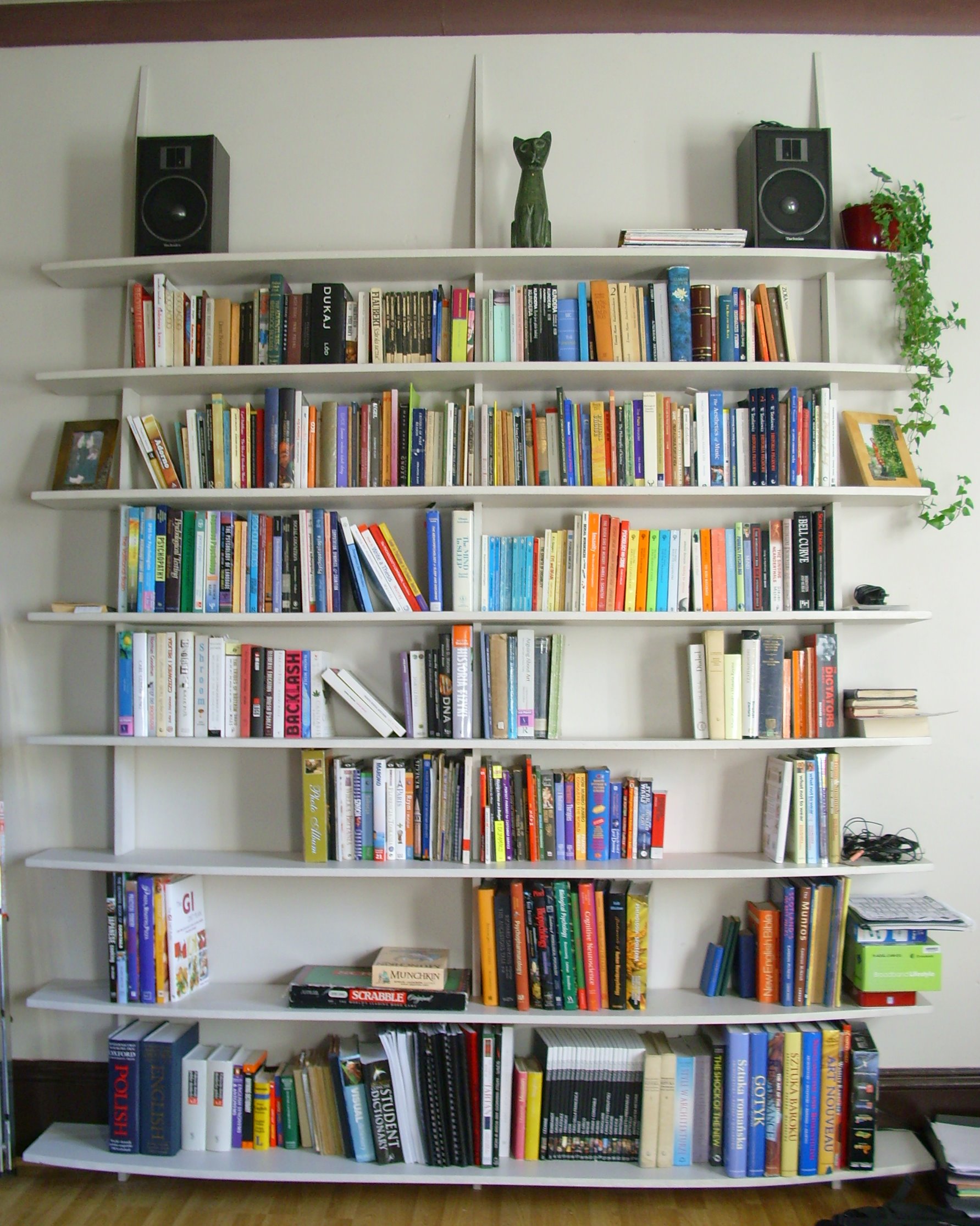 Stylish and easy to make bookshelf