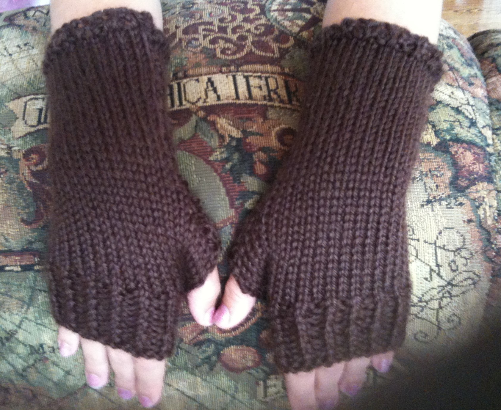 How to Knit Close-fitting Fingerless Gloves