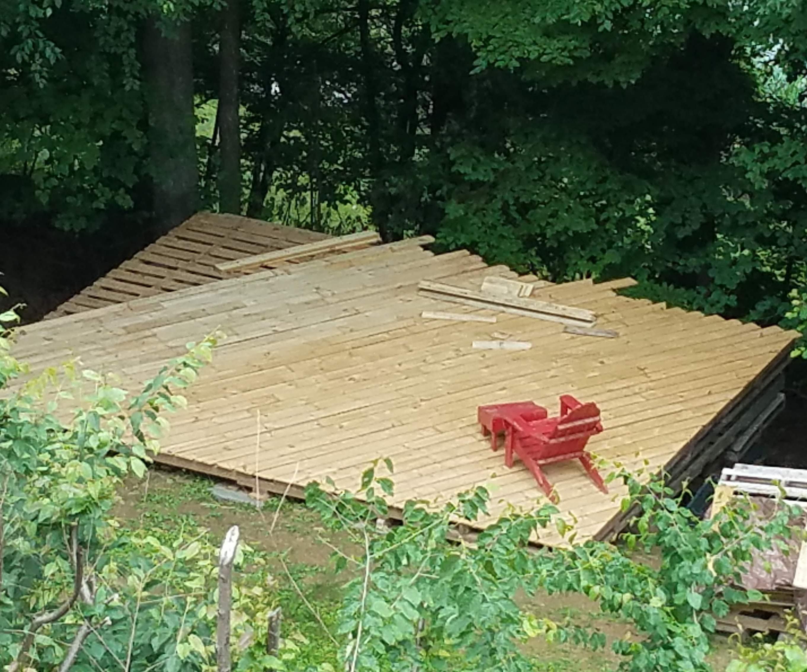 Pallet Man-shed, One-man Build, Building the Deck. Part Two.