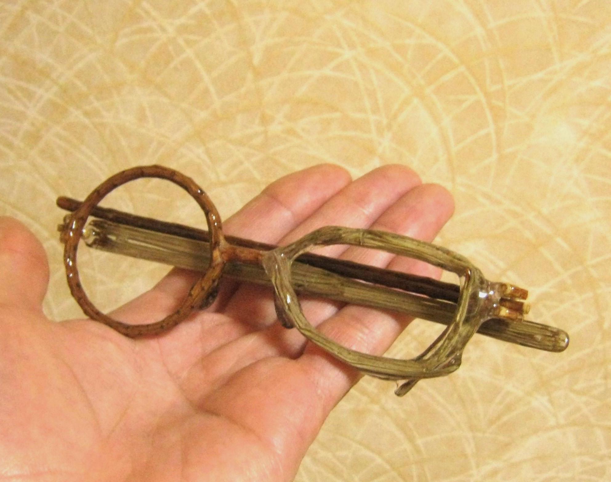 A Unique Glasses Frame Made From Pine Tree