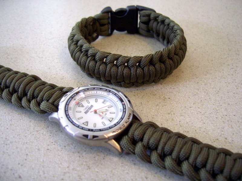 Paracord watchband/bracelet with a side release buckle