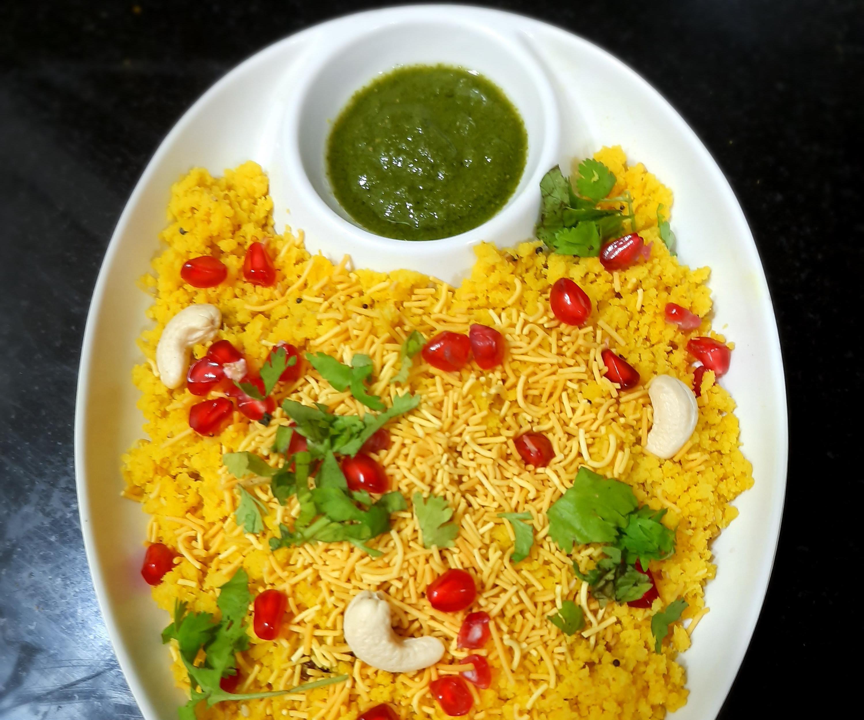 Sev Khamani (Crunchy Noodles With Crush Chickpeas)