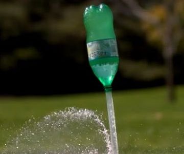 How to Make a Water Rocket With a Plastic Bottle