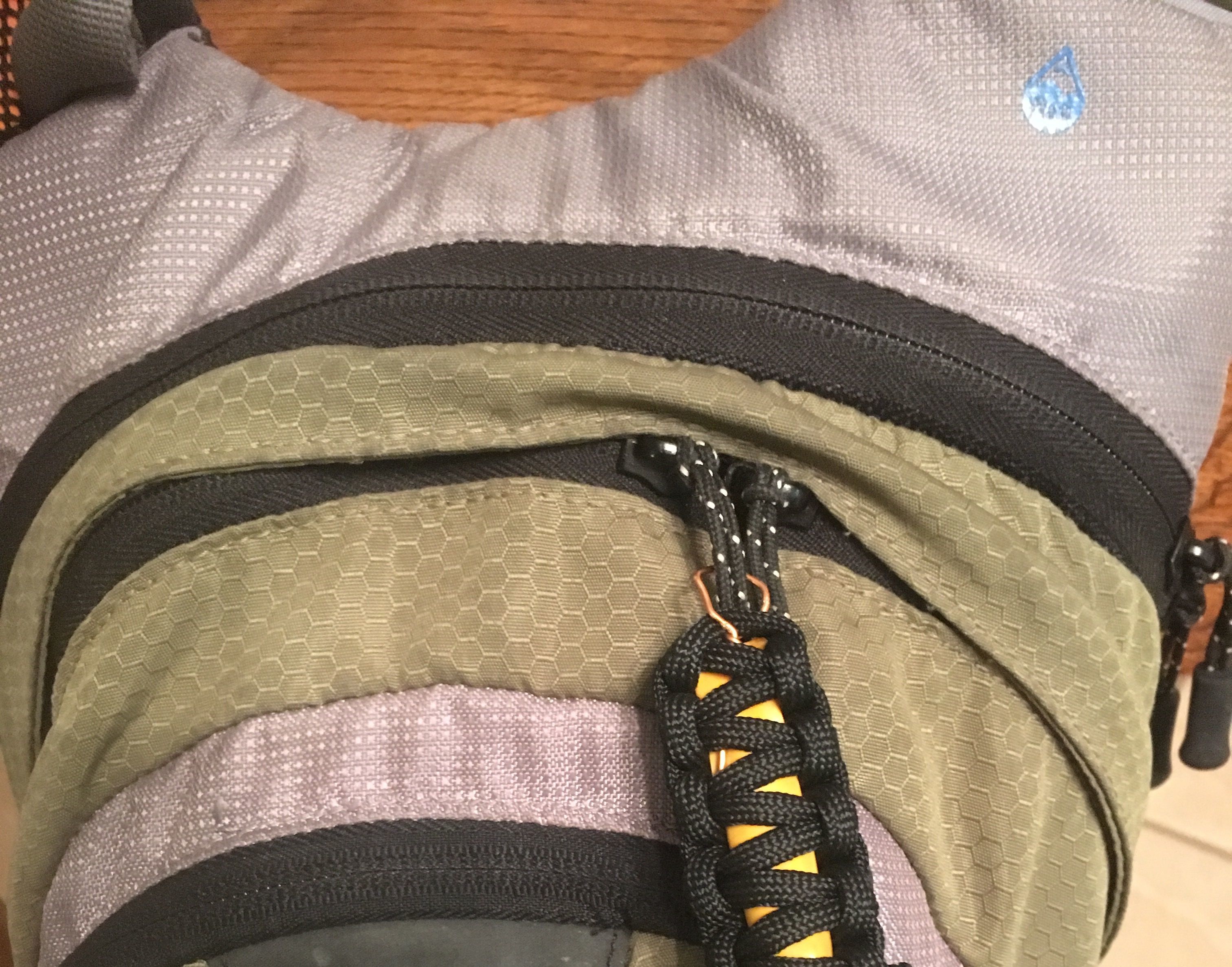 DIY survival zipper pull for your backpack 